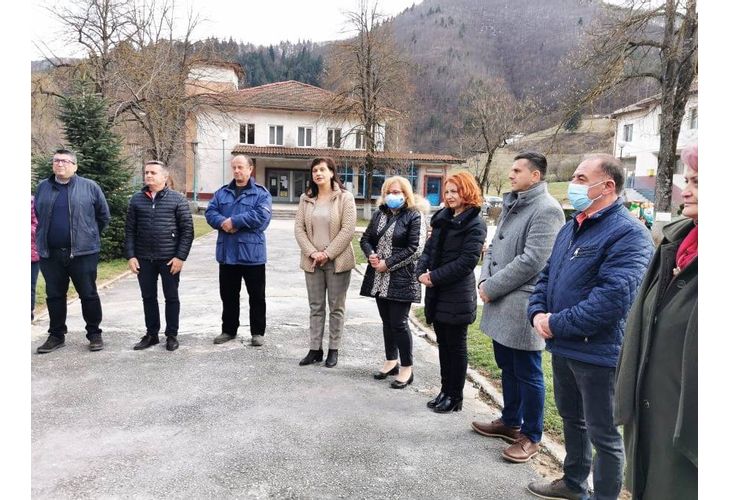 Кандидатите за народни представители от коалиция ГЕРБ-СДС в село Смилян Кандидатите за народни представители от коалиция ГЕРБ-СДС в село Смилян